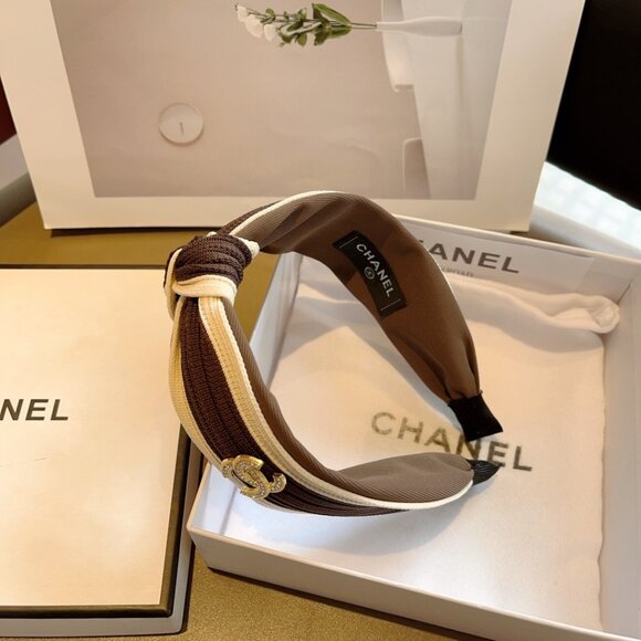 Chanel hair accessories - Picture 3 of 4